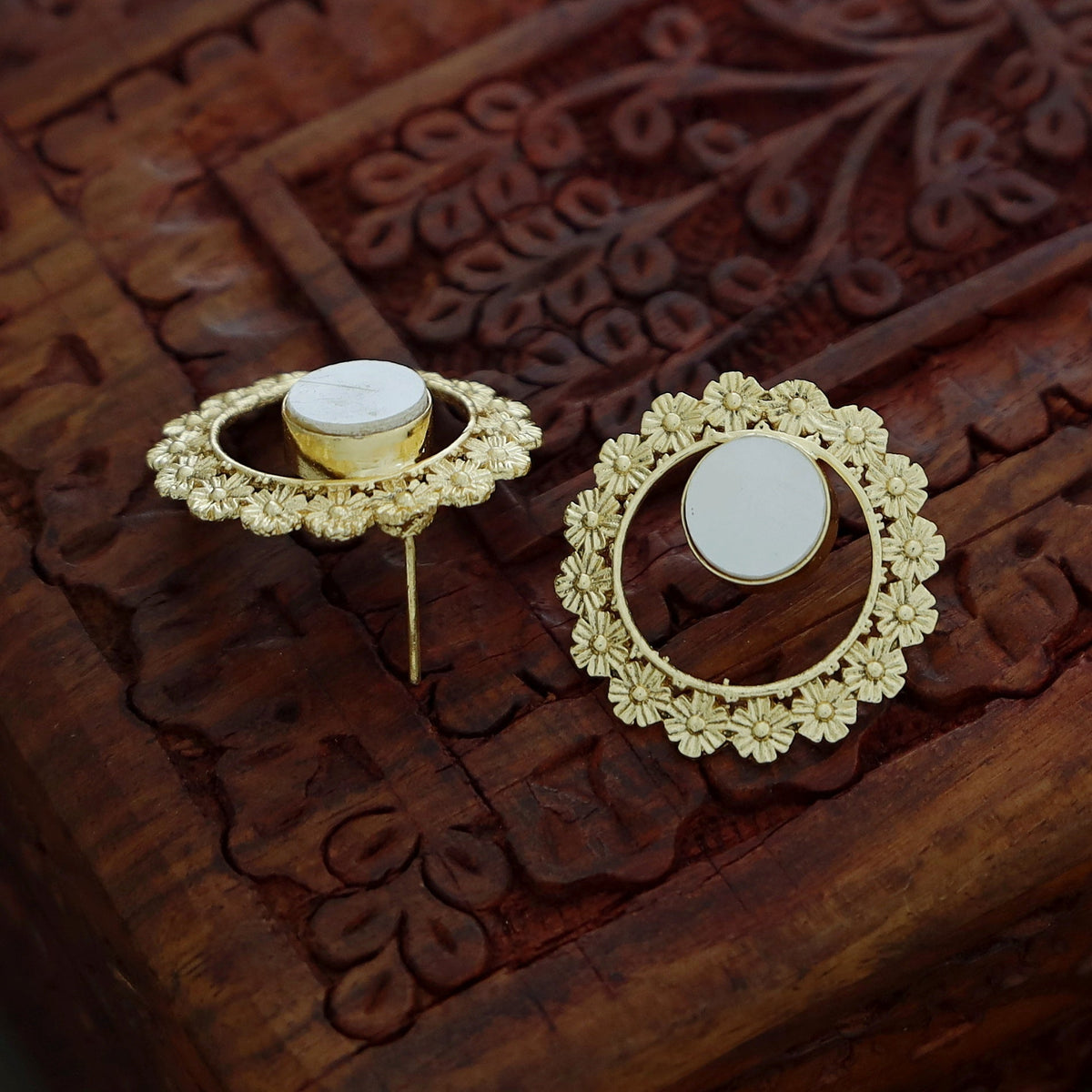 Golden Sanvi Carved Earring